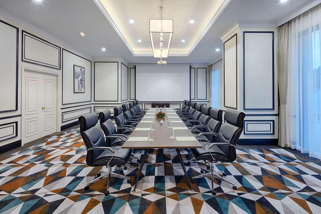 Отель Melia Vinpearl Empire Нячанг