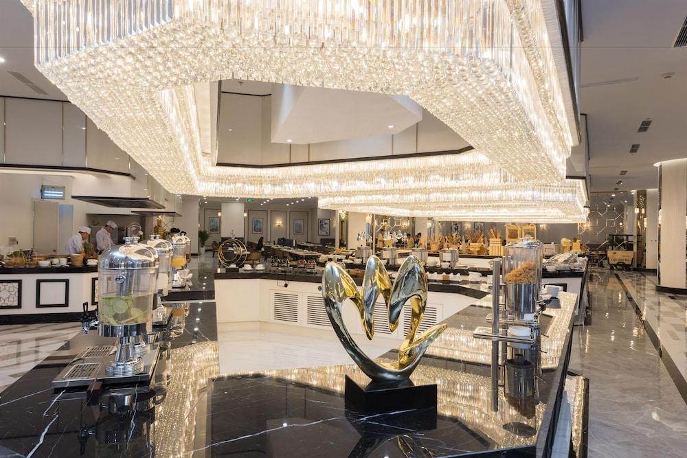 Meliá Vinpearl Empire Khách sạn 5*