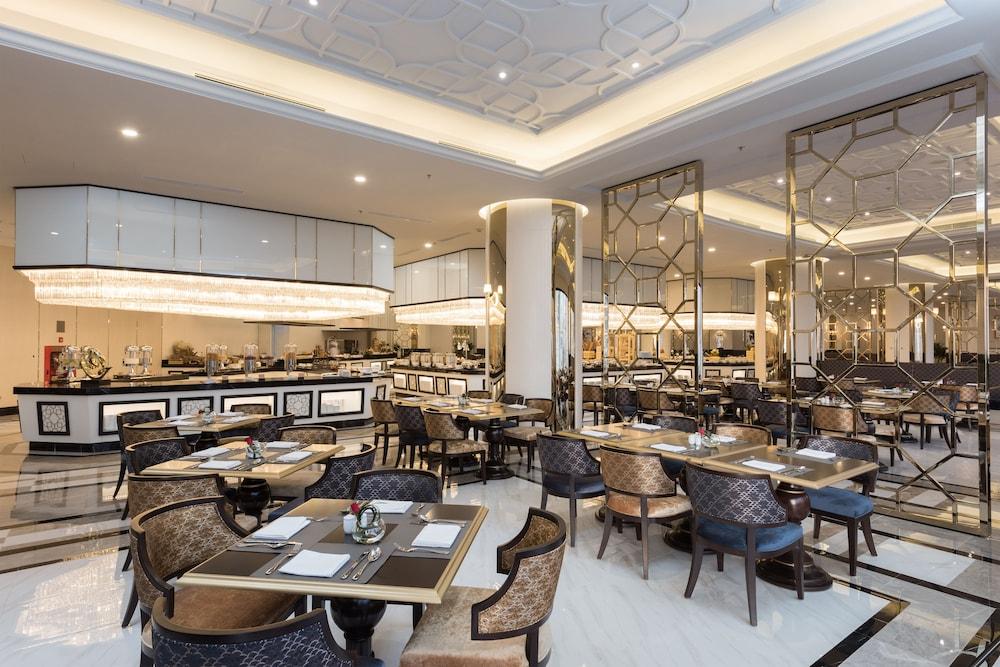 Meliá Vinpearl Empire Khách sạn 5*
