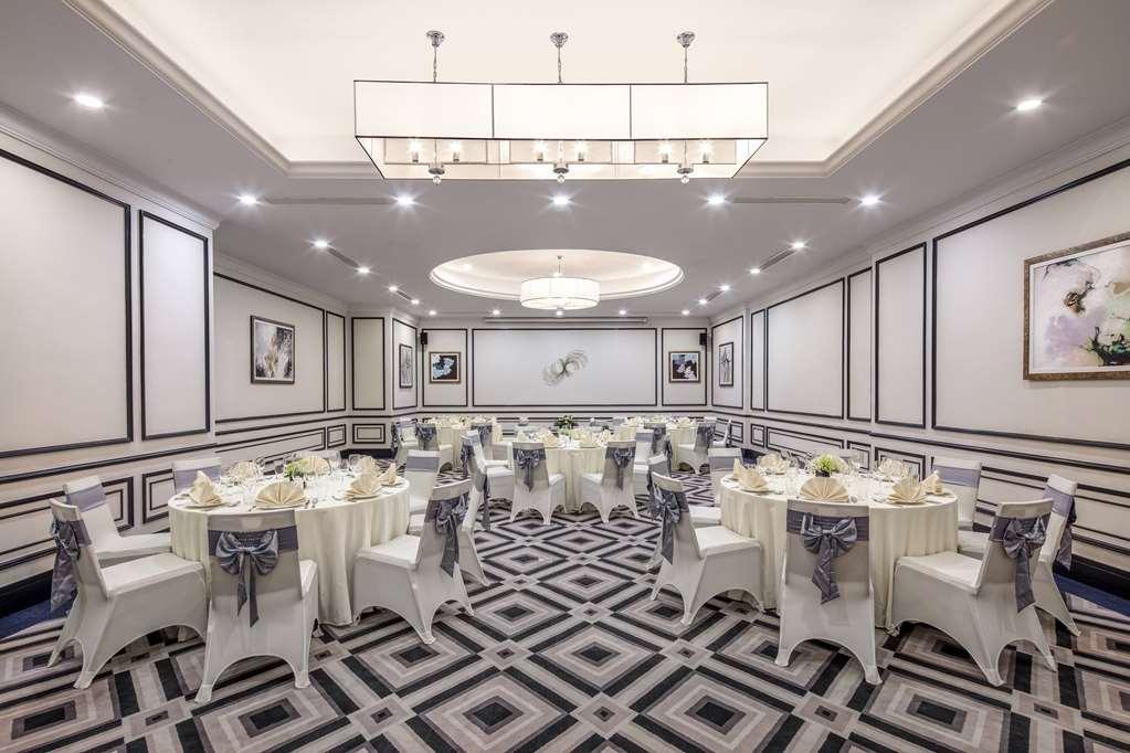 Meliá Vinpearl Empire Khách sạn 5*